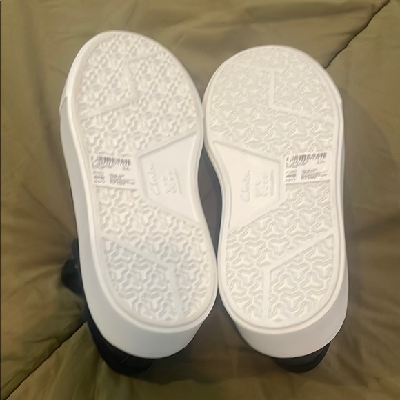 Women’s Black Clarks Sneakers - Picture 7 of 9